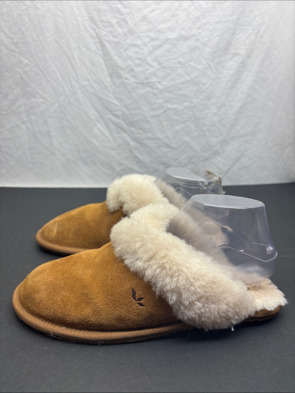Koolaburra Slippers women’s SZ 8, box 48 - Picture 2 of 6